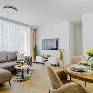 https://luxury-apartments-on-hoza-street.warsawhotelspoland.com